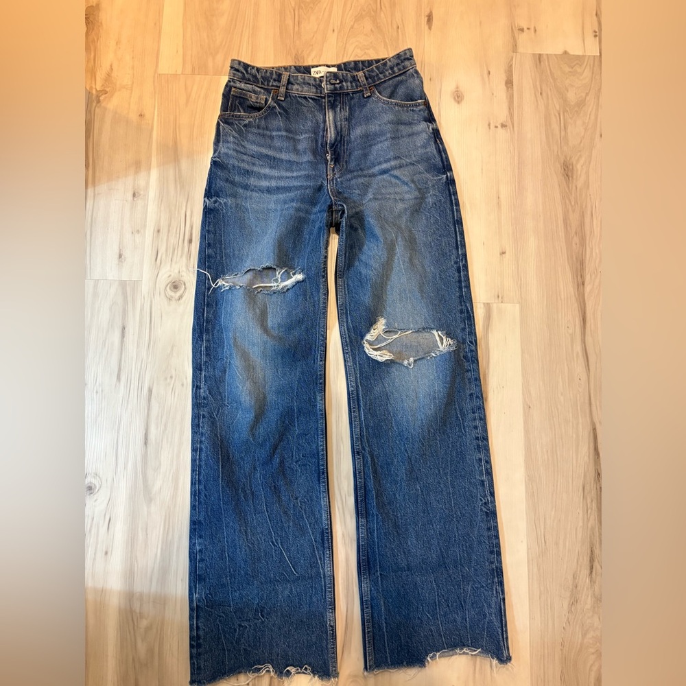 ZARA Wide Leg Distressed Jeans. High-rise fit, ripped knees, raw hems. Size 8